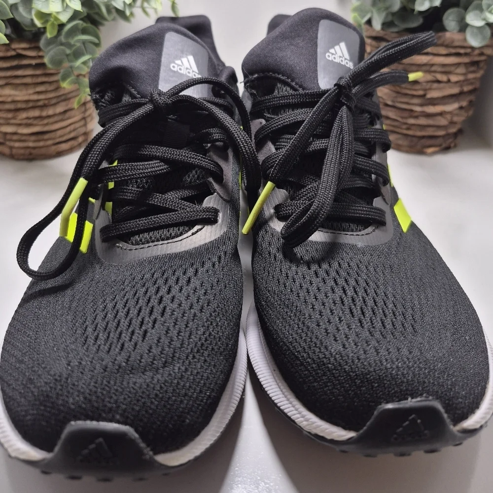 Adidas Volt Astrarun Men's Size 6.5, LIKE New, Black & Yellow